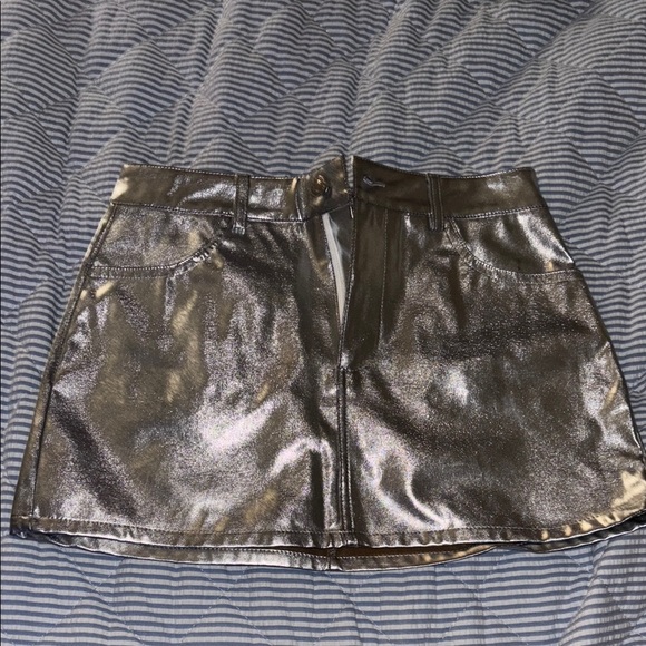 Edikted Silver Mini Skirt size XS - Picture 1 of 3